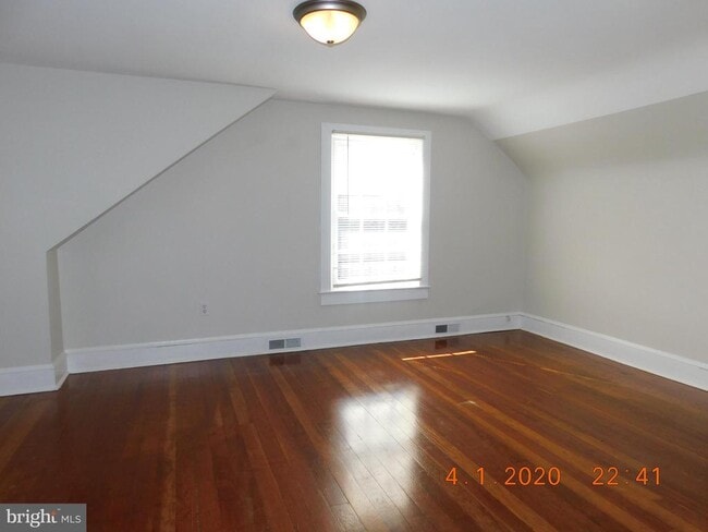 Building Photo - 815 Bright St