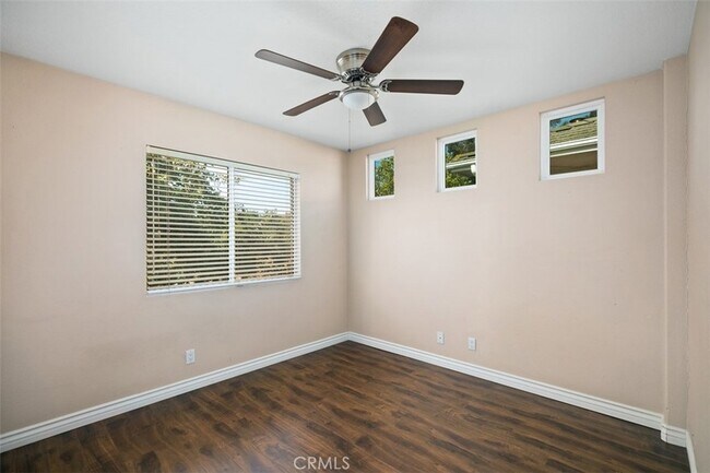 Building Photo - 9 Acorn Ridge