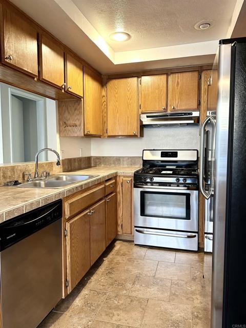 Building Photo - 2047 Lakeridge Cir