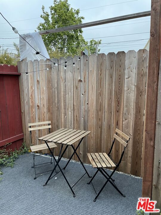 Building Photo - 214 6th Ave