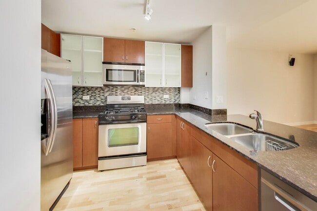 Building Photo - 451 W Huron St