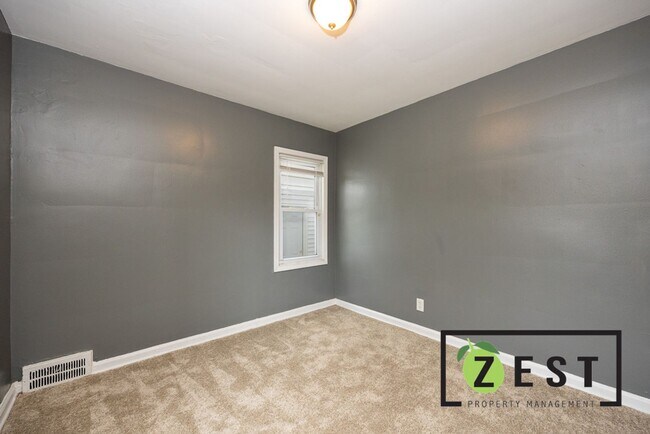 Building Photo - Beautiful 3 bedroom 1 Bath OPEN HOUSE 11/26 2PM-2:30PM