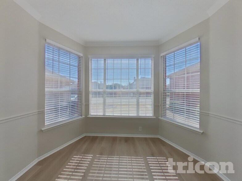 Building Photo - 3276 Raleigh Dr