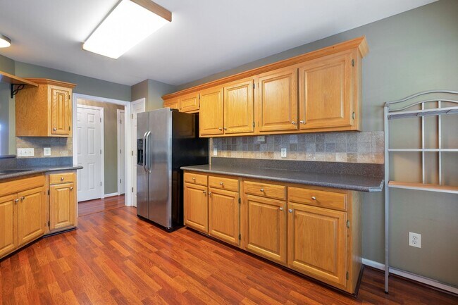 Building Photo - 7037 Mooreland Ct