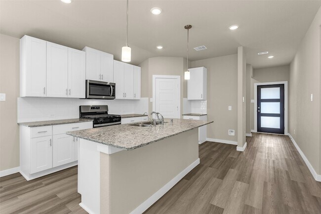 Building Photo - 18095 Martin Pines Dr