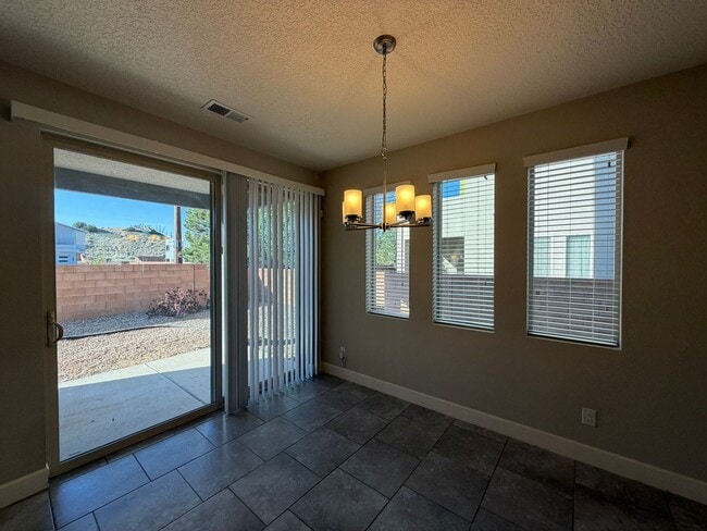 Building Photo - 3 Bedroom Townhome Near Juan Tabo Blvd SE & Four Hills!