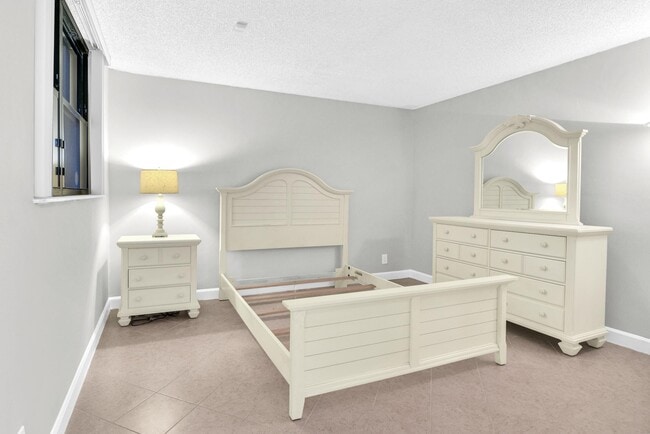 Building Photo - 6620 Boca Del Mar Dr