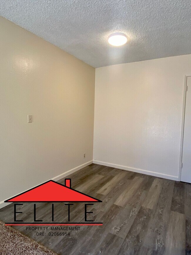 Building Photo - 645RC