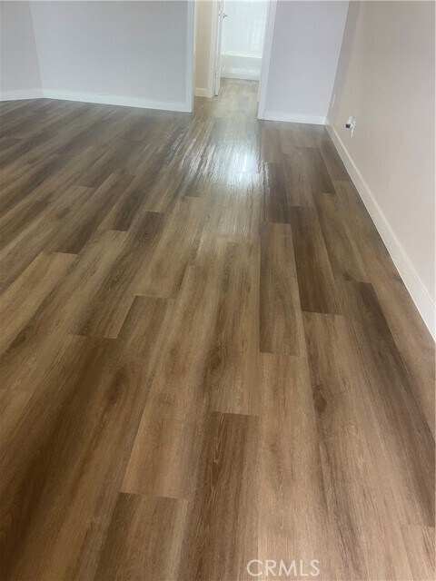 Building Photo - 1526 W 101st St