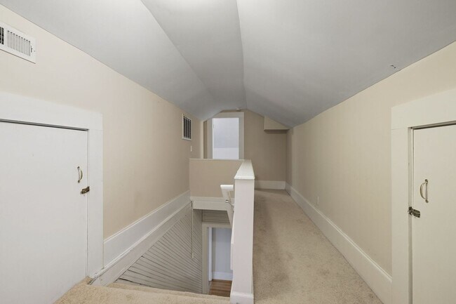 Building Photo - Charming 4BR House in Greensboro