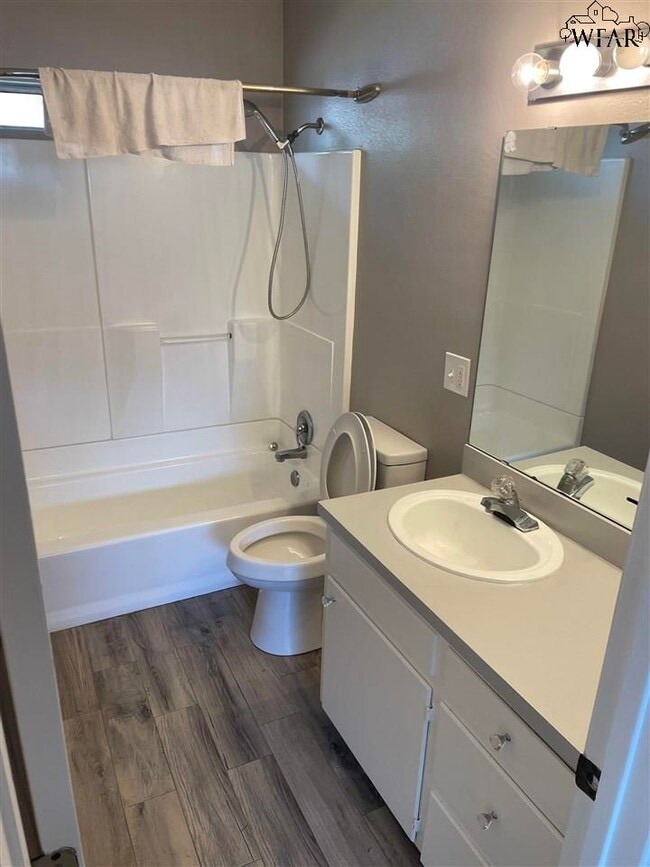 Building Photo - 4300 Barnett Dr