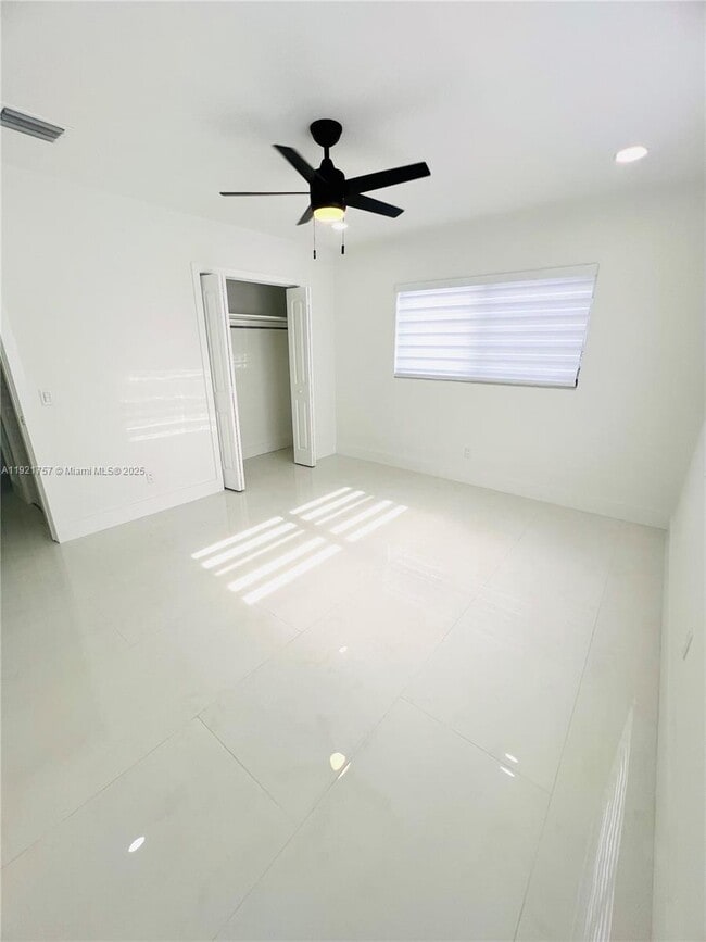 Building Photo - 651 SW 67th Ave