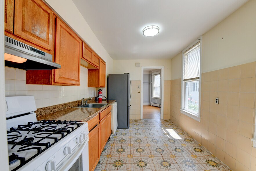 Building Photo - 433 74th St