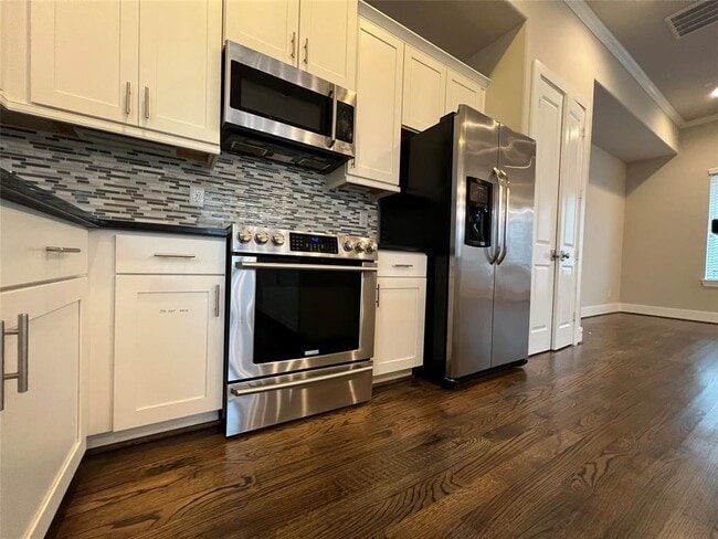 Building Photo - 5623 Kansas St