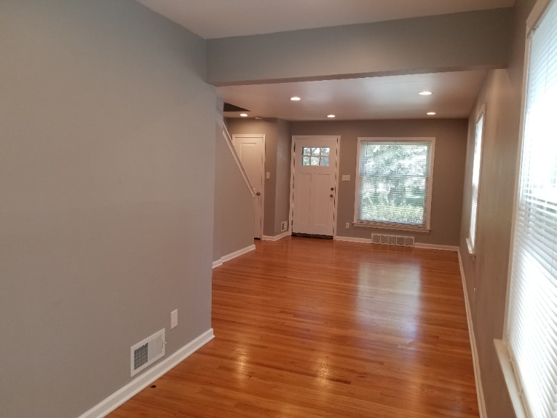 Building Photo - 1511 W Farnum Ave