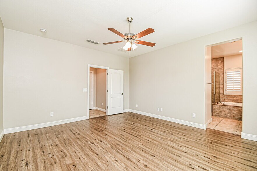 Building Photo - 10843 Thatcher Ave