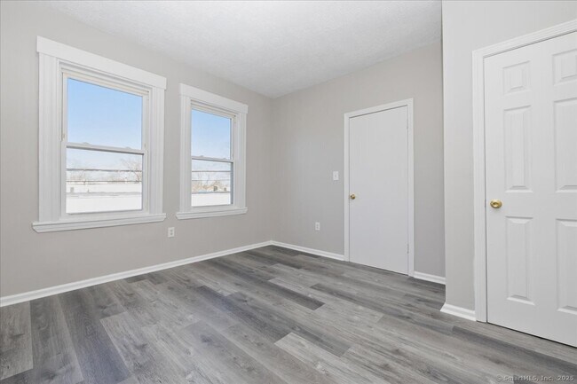 Building Photo - 45 Cowles St