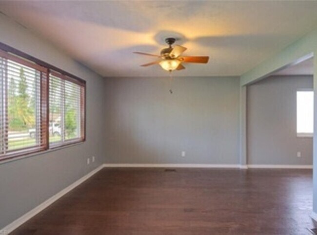 Building Photo - 18229 Hemlock Rd
