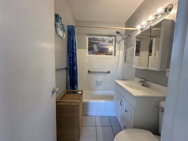 Building Photo - "Charming 3-Bed, 2-Bath in North Port!"