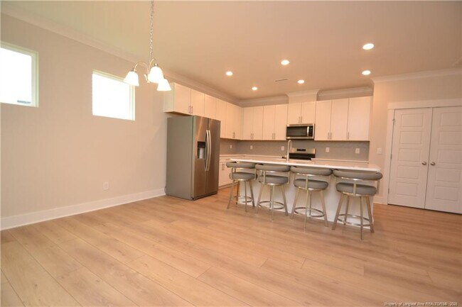 Building Photo - 2129 Seneca Dr
