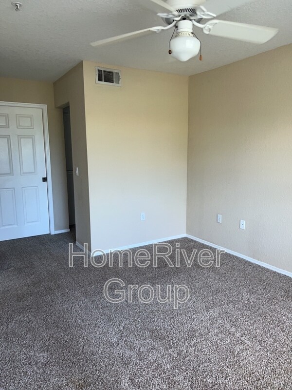 Building Photo - 13929 Fairway Island Dr