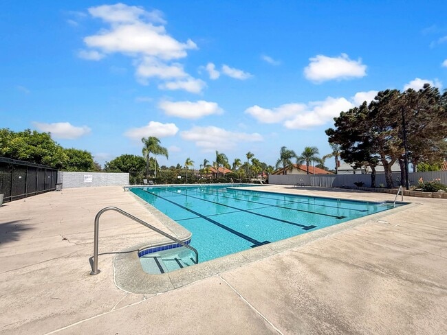 Building Photo - Nice 2B/2BA w/ Private Patio, A/C, Washer/...