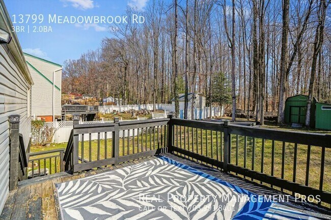 Building Photo - 3 Bed Single Family Home w/ Fenced in Back...