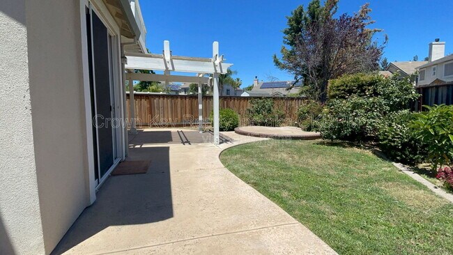 Building Photo - 2664 Ontario Dr