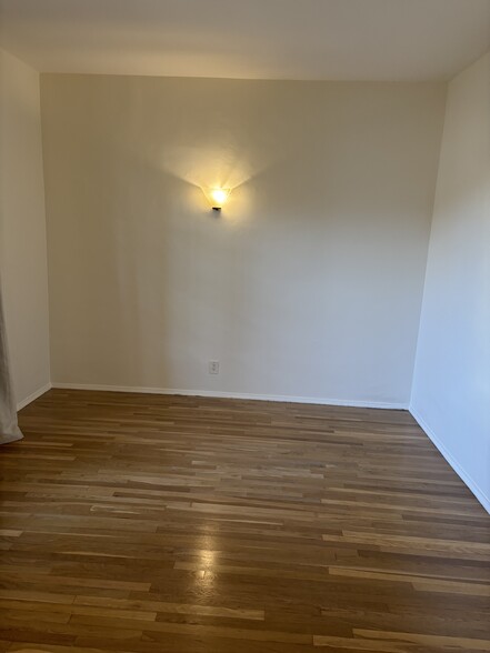 Bedroom - 407 Riverdale Dr