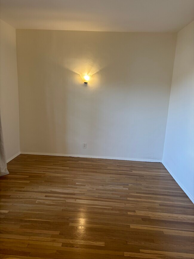 Bedroom - 407 Riverdale Dr