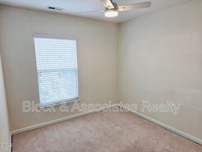 Building Photo - 124 Braeside Ct