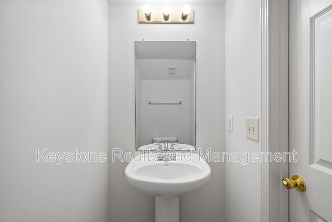 Building Photo - 512 Peachers Ridge Rd