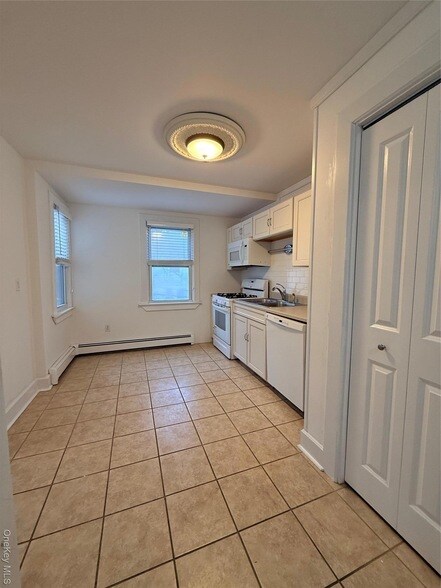 Building Photo - 35 East Ave