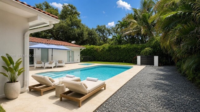 Building Photo - 614 San Juan Dr