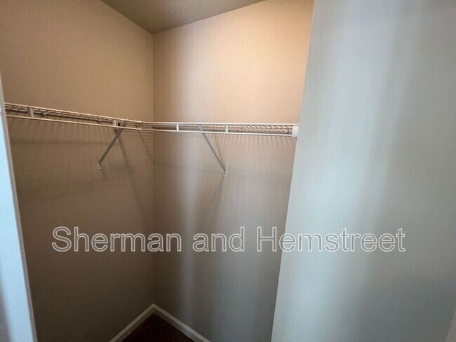 Building Photo - 660 Dobhill Ln