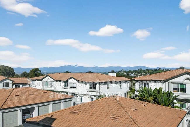 Building Photo - 30902 Club House Dr