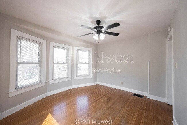 Building Photo - 3945 Central Ave