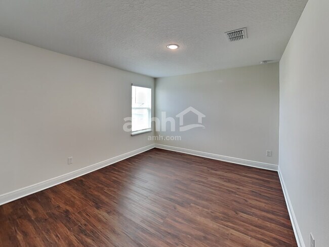 Building Photo - 2805 Ponds Trl