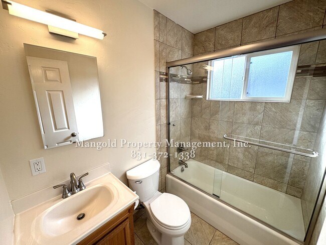 Building Photo - Beautiful 3-Bed, 2 Bath Mission Fields Home in Carmel-by-the-Sea with Modern Kitchen and Hardwood...