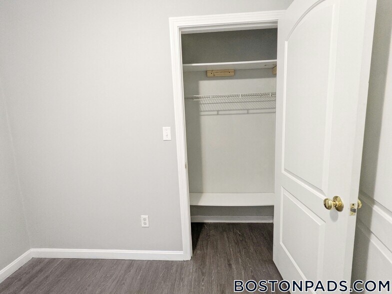 Building Photo - 329 Paris St