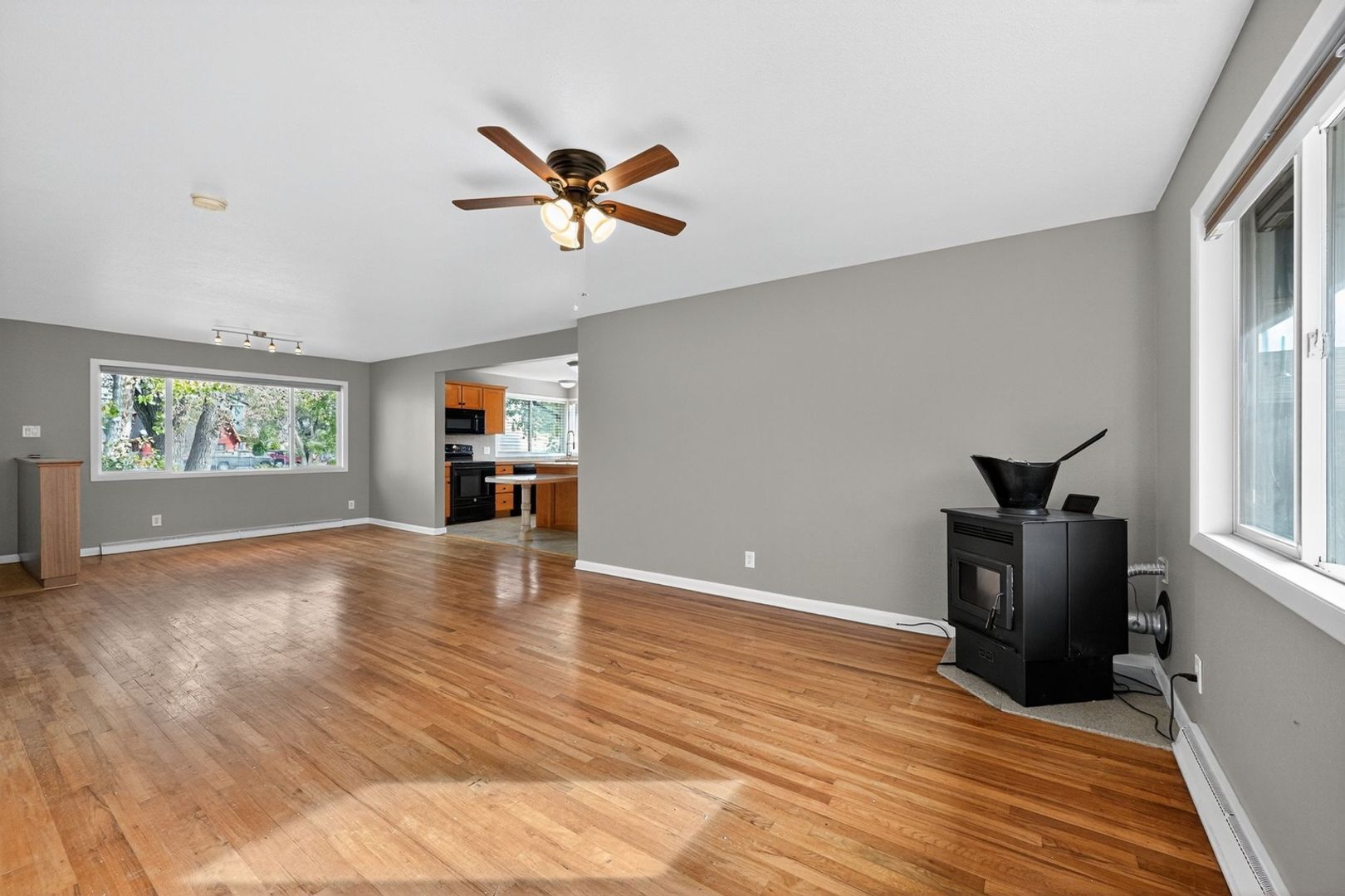 Building Photo - 240 Carr St