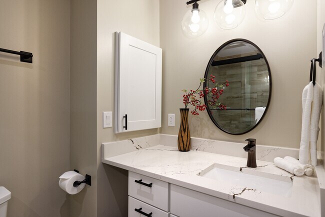 Building Photo - 888 Horse Ranch Dr