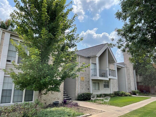 Building Photo - 5881 Preston View Blvd