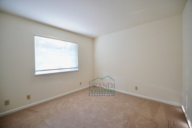 Building Photo - 5 Partridge Ct