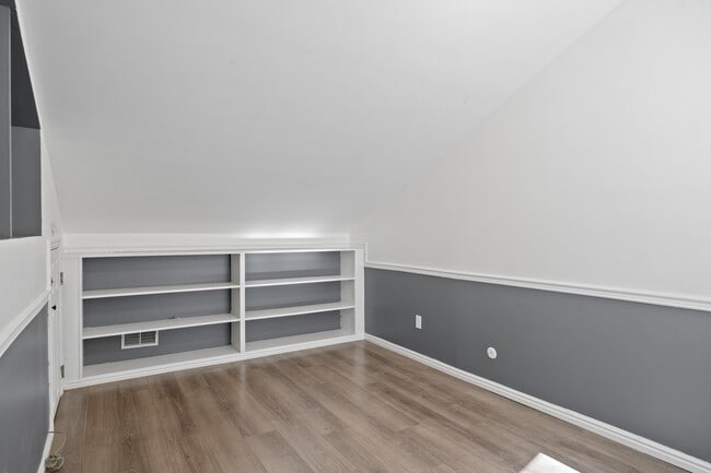 Building Photo - 60 Millpond Dr