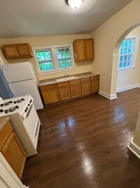 Building Photo - 3 Bedroom House, 1 Bed Downstairs, 2 Bed a...