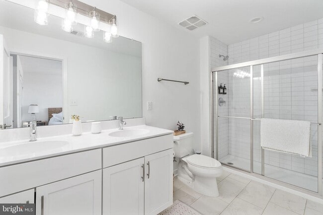 Building Photo - 308 Douglas Ave