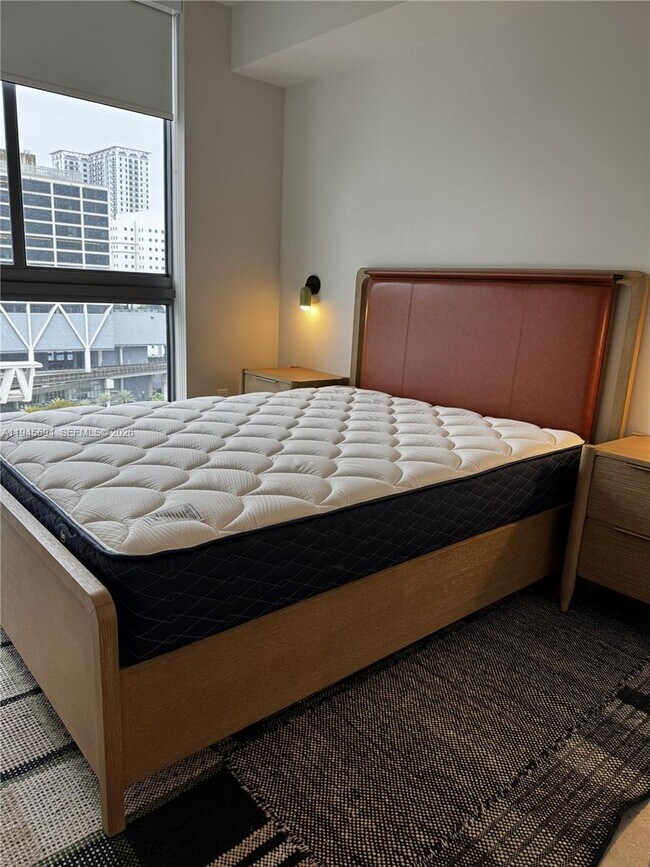 Building Photo - 11 NE 6th St