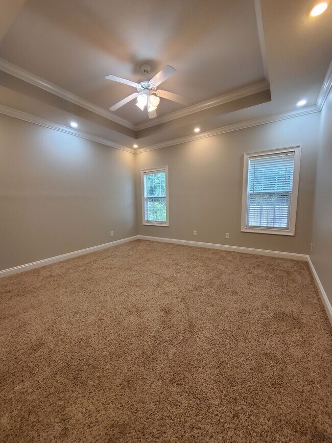 Building Photo - Stunning 3-Bedroom Home in the Heart of Ge...