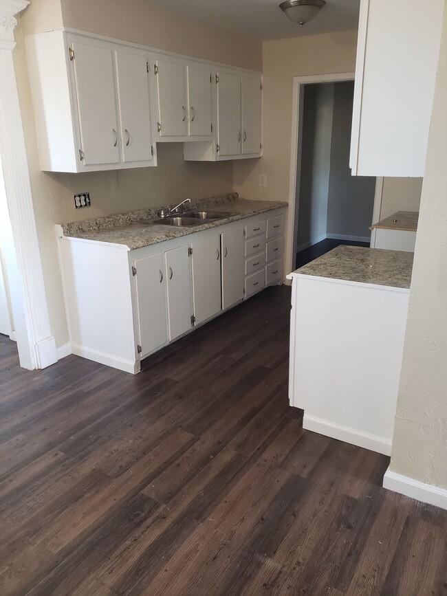 Building Photo - 2924 Beechwood St